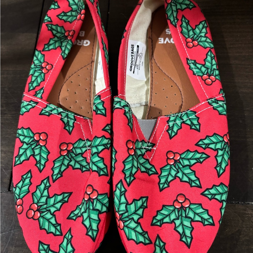 Red and Green Mistletoe  Print Shoes
